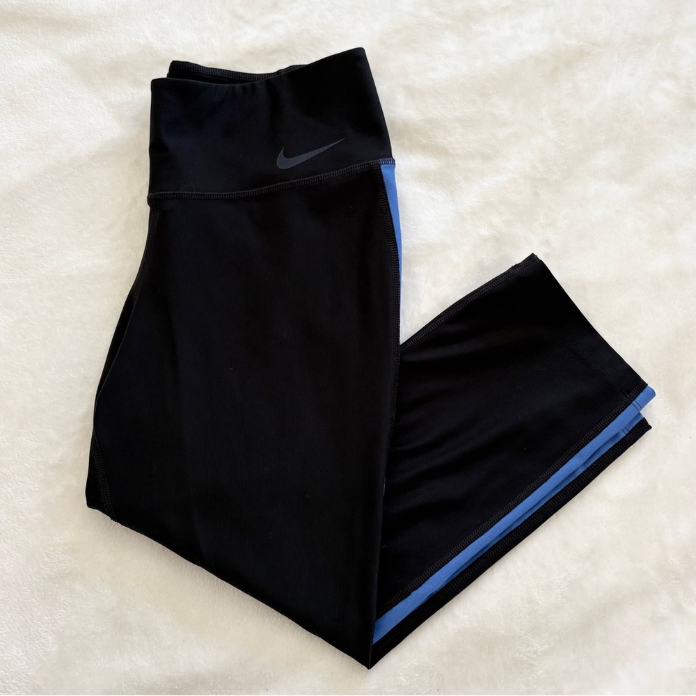 NIKE Crop Workout Leggings